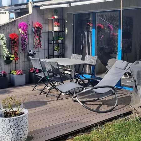 Avec Terrasse Et Parking